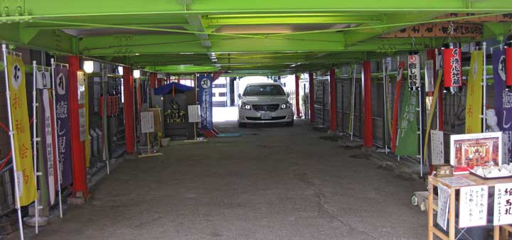 parking garage temple